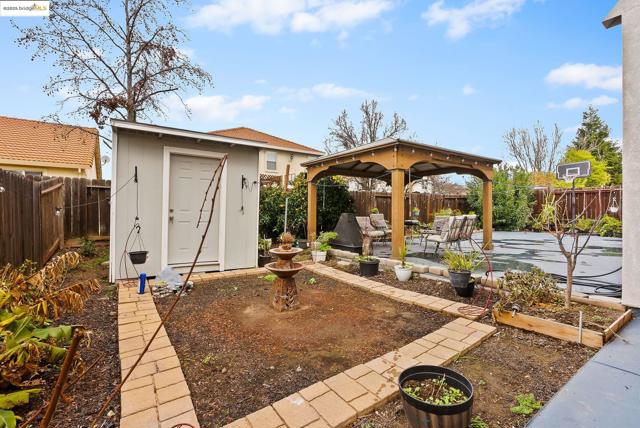 2105 Bedrock Way, Antioch CA: https://media.crmls.org/mediaz/4dd0b18b-5802-4177-a2fe-528d59cb40ec.jpg