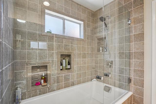 52165 Avenida Cortez, La Quinta CA: https://media.crmls.org/mediaz/4dd0c154-ba4b-4a57-aae4-8269275491be.jpg