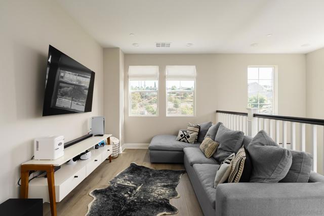 17582 Boca Raton Ln, Poway CA: https://media.crmls.org/mediaz/4dd18a1c-46da-48ac-a6d0-b0b2745ca999.jpg