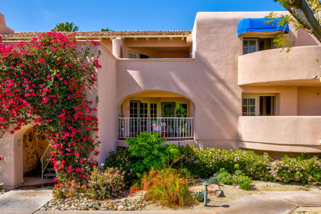 500 E Amado Road, Palm Springs CA: https://media.crmls.org/mediaz/4dd1bb65-a2f9-4543-ad79-ee189922a665.jpg