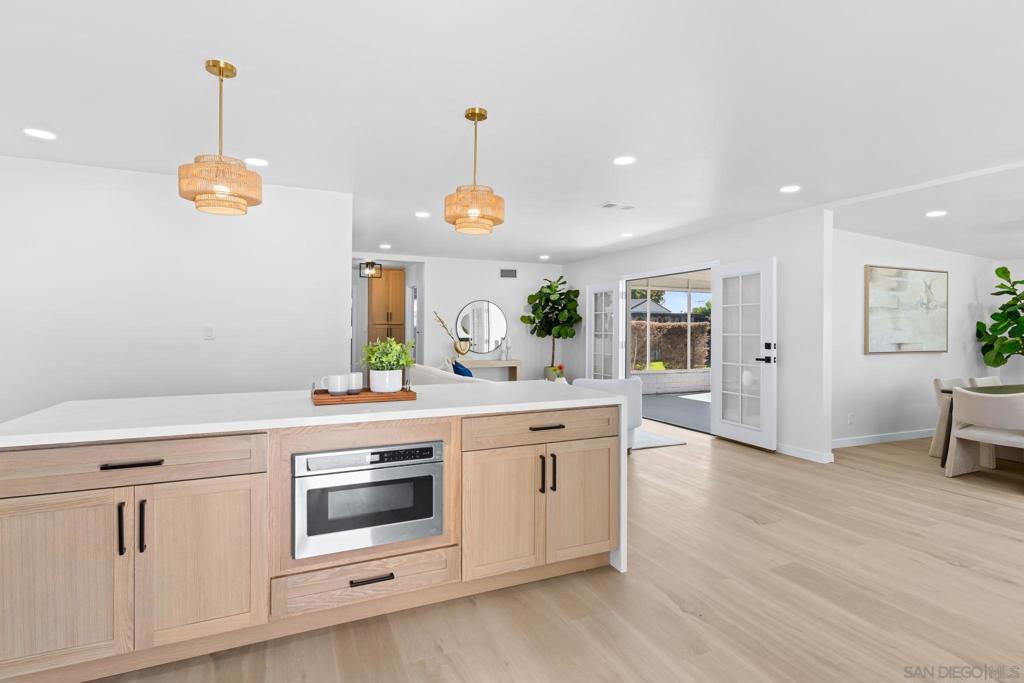 MLS #250043597SD image #9