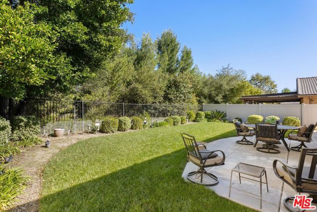 1514 Green Creek Trail, Beaumont CA: https://media.crmls.org/mediaz/4dd24016-6b61-42f2-baba-470360c2afc8.jpg