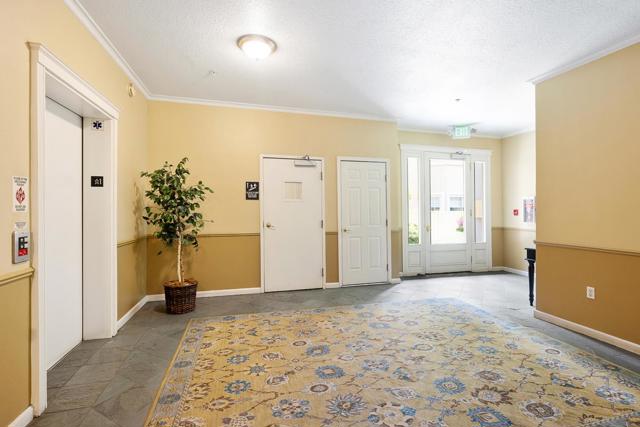 550 El Camino Real, Burlingame CA: https://media.crmls.org/mediaz/4dd2c077-012a-4780-9598-f7d7ada2166e.jpg