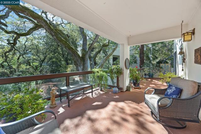 3800 Terra Granada Dr, Walnut Creek CA: https://media.crmls.org/mediaz/4dd311c9-7ce9-4cbe-9a92-654ad98b7b4d.jpg