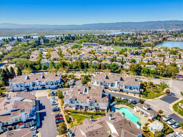 585 Shoal Circle,  CA: https://media.crmls.org/mediaz/4dd3183f-8751-4987-8b7e-e93a7d3da316.jpg