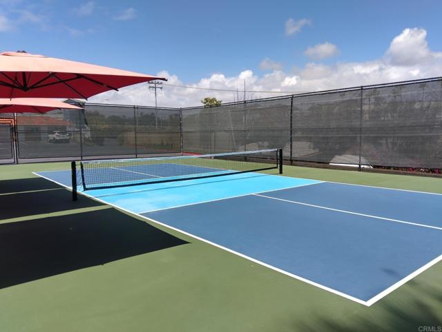 6503 Friendly Place, Carlsbad CA: https://media.crmls.org/mediaz/4dd31edc-aedf-4717-903c-d514f2703919.jpg