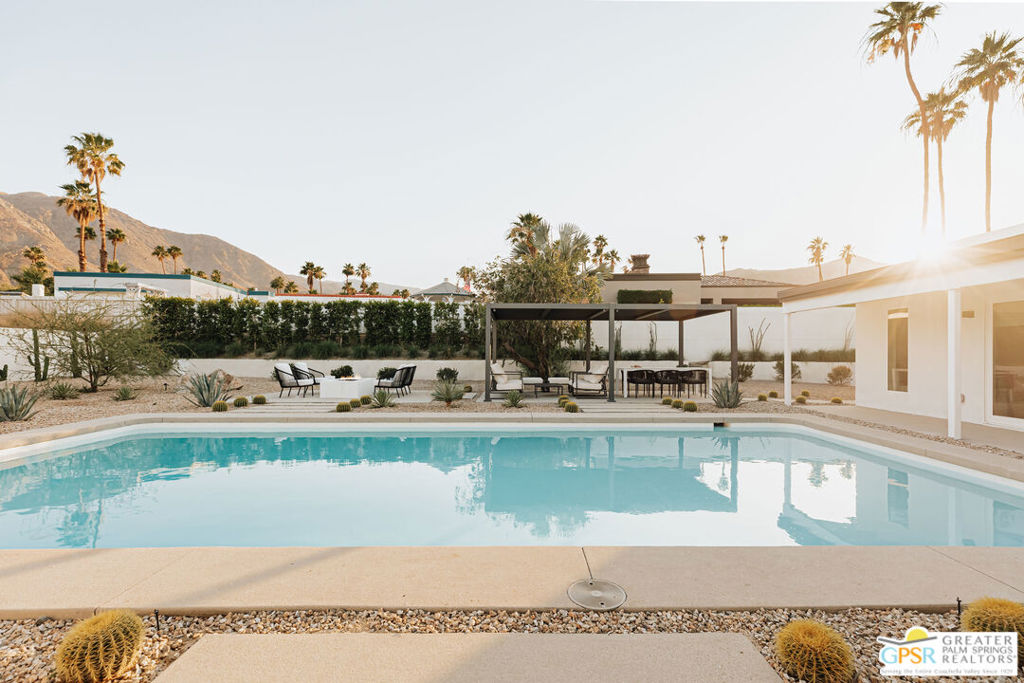 https://media.crmls.org/mediaz/4dd34664-6562-4ded-b430-e6c8d55a15aa.jpg?preset=X-Large
