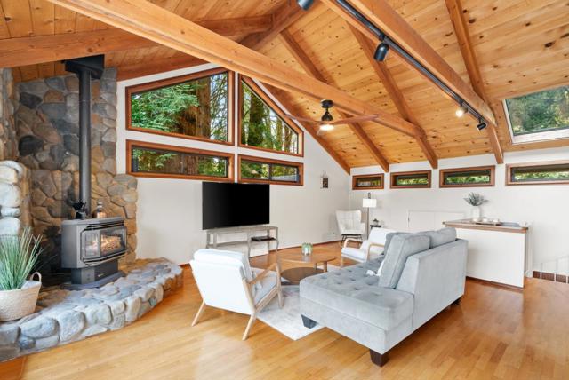 120 Bella Vista Lane, Watsonville CA: https://media.crmls.org/mediaz/4dd36010-b3ec-4b7b-92fd-2fea872432b4.jpg