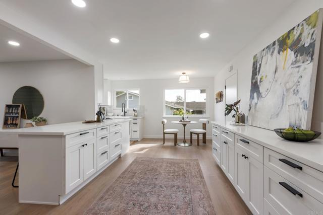 Detail Gallery Image 4 of 22 For 5977 Erlanger St, San Diego,  CA 92122 - 4 Beds | 2 Baths