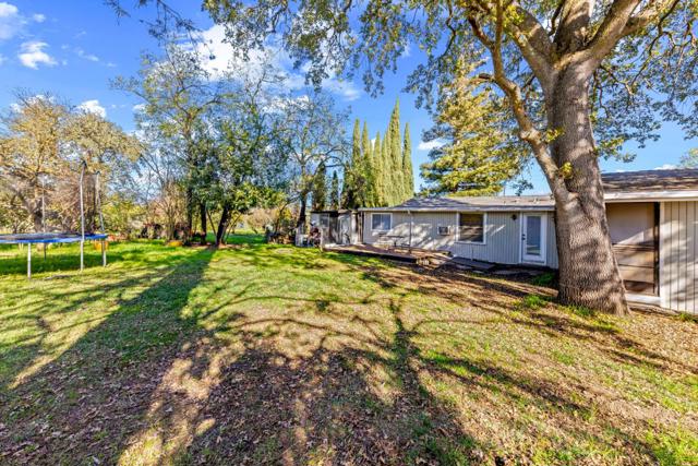 10395 Santa Teresa Boulevard, Gilroy CA: https://media.crmls.org/mediaz/4dd38679-3d6f-455c-bde4-e2d2f49ebe4a.jpg