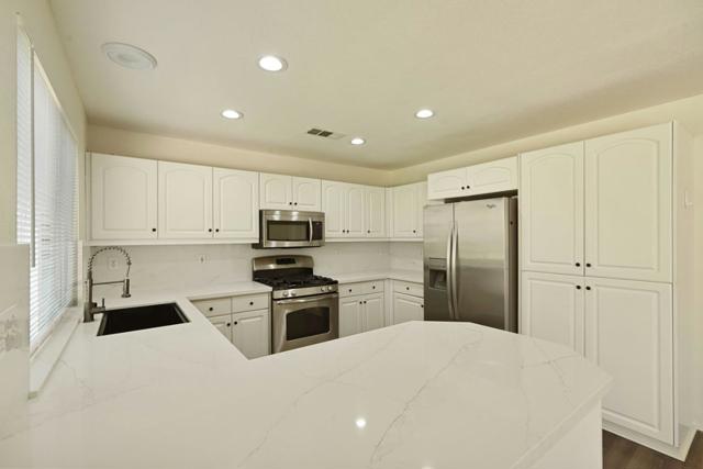 3157 Autumn Chase Circle, Stockton CA: https://media.crmls.org/mediaz/4dd3b58c-020a-4fcf-9b62-79b696f4bd24.jpg