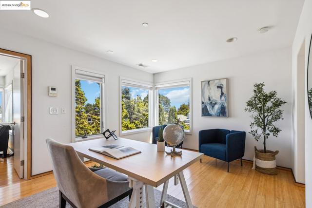 2912 Hillside DR, Burlingame CA: https://media.crmls.org/mediaz/4dd3ce6b-c926-4e43-9109-2abc2392aaae.jpg