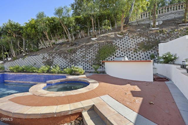40 Saddlebow Road, Bell Canyon CA: https://media.crmls.org/mediaz/4dd3d984-7522-4949-85f6-fd4671cc898f.jpg