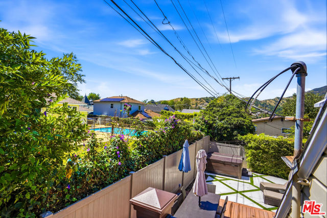 1816 Rosita Drive, Glendale CA: https://media.crmls.org/mediaz/4dd43eda-19e0-4f43-94df-46b3abb0cf69.jpg