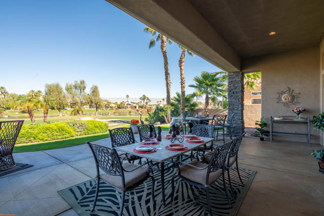 97 Via Bella, Rancho Mirage CA: https://media.crmls.org/mediaz/4dd51a7b-dd23-4fbb-bc42-d59a78562bc1.jpg