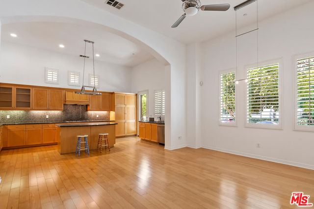 5720 Celedon photo 7