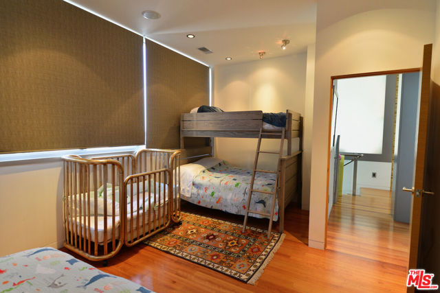 24826 Malibu Road, Malibu CA: https://media.crmls.org/mediaz/4dd60a90-3d85-40cb-817d-95c90ed2da09.jpg