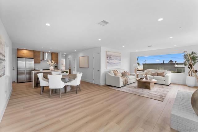 5576 Chelsea Ave, La Jolla CA: https://media.crmls.org/mediaz/4dd622b1-5bbe-4b3a-a3ca-15a477d82516.jpg