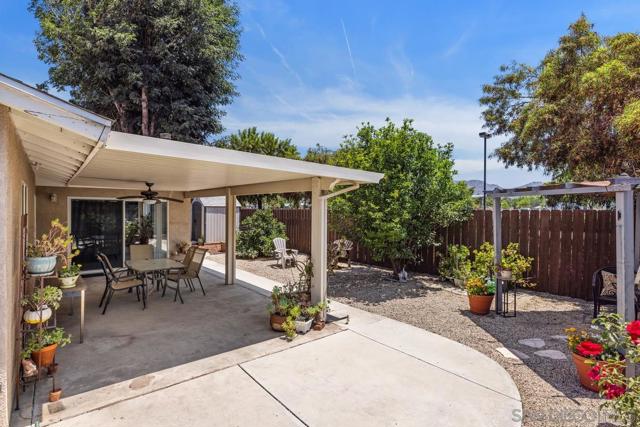 271 Gull Pl, El Cajon CA: https://media.crmls.org/mediaz/4dd6306e-d07e-4058-a282-d0fe0ac80d51.jpg