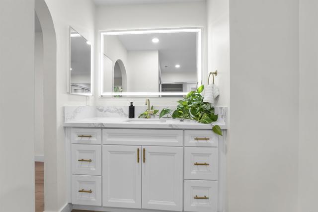 26230 N Lake Wohlford Road, Valley Center CA: https://media.crmls.org/mediaz/4dd648ce-2487-48b5-b6c0-65b740629a33.jpg