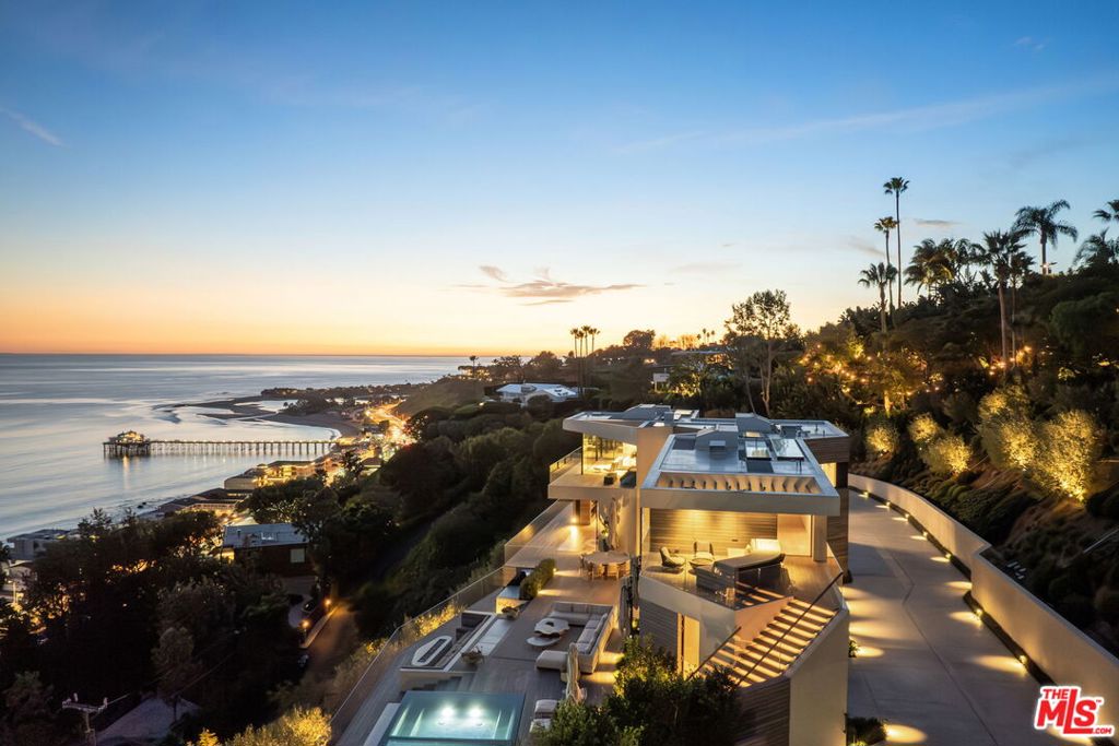 3952 Ridgemont Drive — Modern