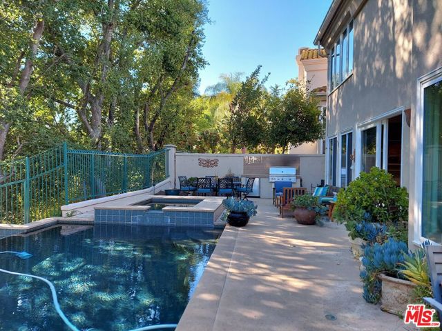 4342 Park Verdi, Calabasas CA: https://media.crmls.org/mediaz/4dd65ad1-ee99-41c6-b7c7-76f10871c535.jpg