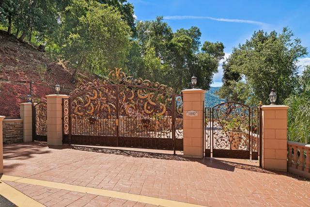 16840 Cypress Way, Los Gatos CA: https://media.crmls.org/mediaz/4dd68ed1-8272-4e86-bfdc-c9346e90908a.jpg