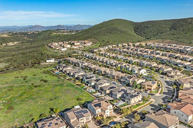 Detail Gallery Image 8 of 60 For 15858 Anjou Ln, San Diego,  CA 92127 - 5 Beds | 3 Baths