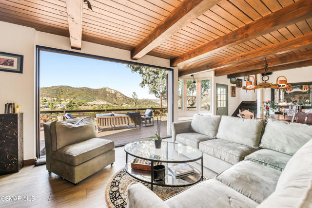 356 E Carlisle Road, Thousand Oaks CA: https://media.crmls.org/mediaz/4dd782bb-df22-4fc8-96ad-89487979d6e7.jpg