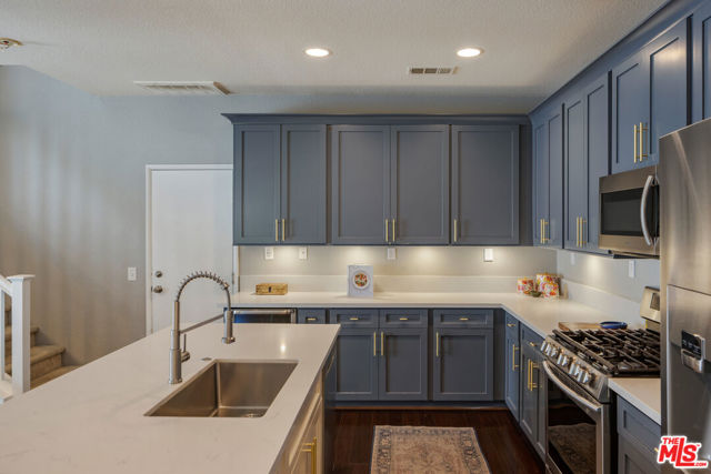 27356 Dearborn Drive, Valencia CA: https://media.crmls.org/mediaz/4dd785e8-c49e-47ab-be1a-d198f489686d.jpg