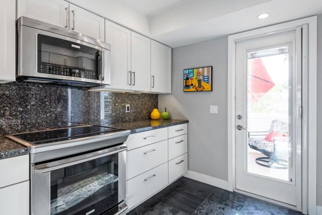 153 Desert Falls E Drive, Palm Desert CA: https://media.crmls.org/mediaz/4dd7d19b-9168-4468-bee1-88a72a0c21b3.jpg