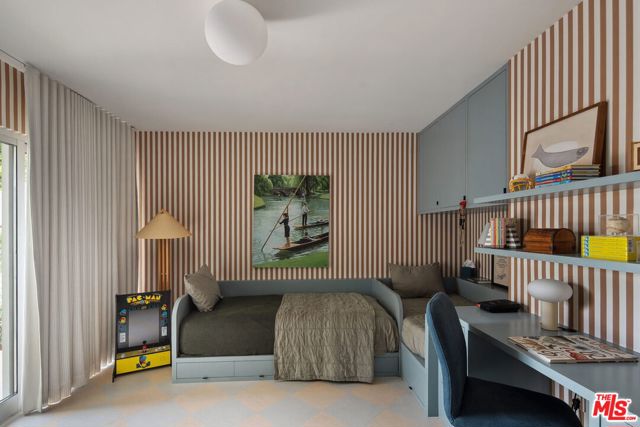11513 Dona Cecilia Drive, Studio City CA: https://media.crmls.org/mediaz/4dd8ca46-baab-4bea-ac18-05ea6f45b417.jpg