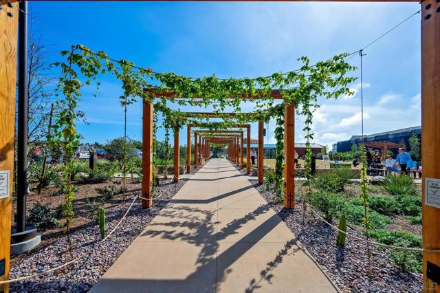 1216 Molara Ln, Encinitas CA: https://media.crmls.org/mediaz/4dd93906-491c-4afc-8e6b-2c37b99f20c4.jpg