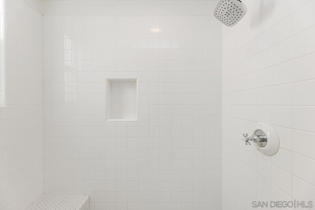 https://media.crmls.org/mediaz/4dd9e0ee-3aab-40e4-86b1-4f3e17d69646.jpg?preset=X-Large