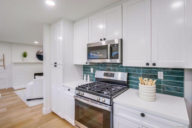 13856 Paseo Cardiel, San Diego CA: https://media.crmls.org/mediaz/4dda0280-4f00-4fca-b40c-8f1defd4e1ce.jpg
