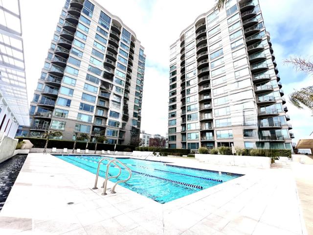 219 Brannan Street, San Francisco CA: https://media.crmls.org/mediaz/4dda66e7-9760-4eb9-b6aa-f54b684c0733.jpg