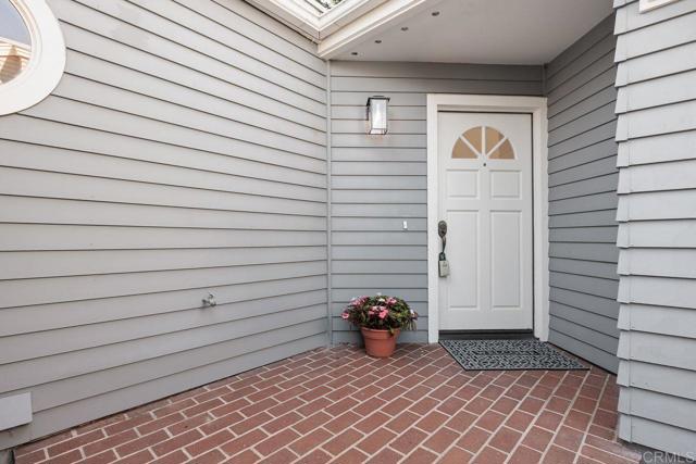 814 Okra Court, Carlsbad CA: https://media.crmls.org/mediaz/4ddb142f-fc85-4963-8896-21aedc9aa79c.jpg