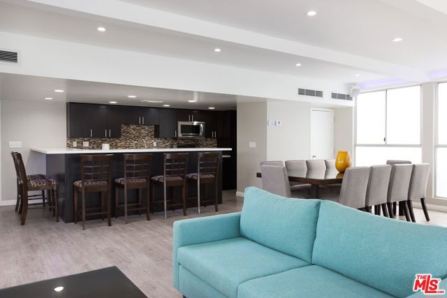 7250 Franklin Avenue, Los Angeles CA: https://media.crmls.org/mediaz/4ddb162d-3ae7-4fff-9a4a-634c7c13146b.jpg