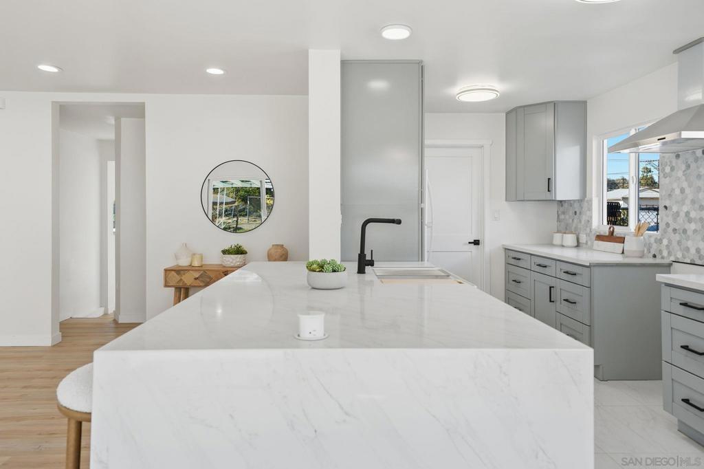 MLS #250045040SD image #10