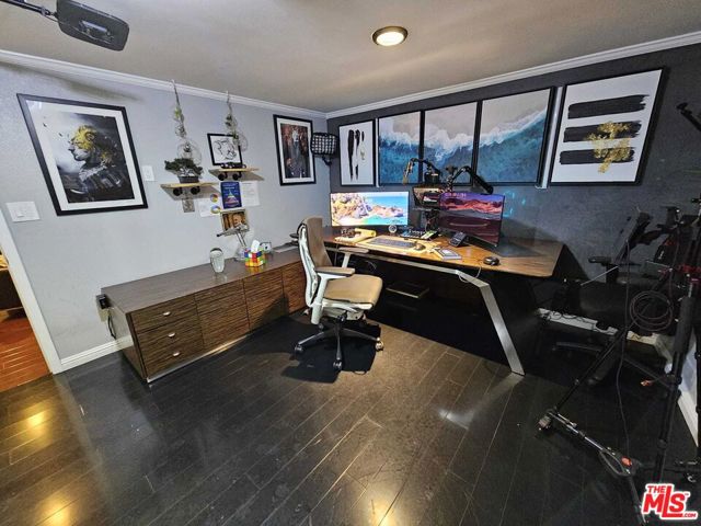 15555 High Knoll Road, Encino CA: https://media.crmls.org/mediaz/4ddc43ca-4fae-4d9a-847d-38a13e9996ee.jpg