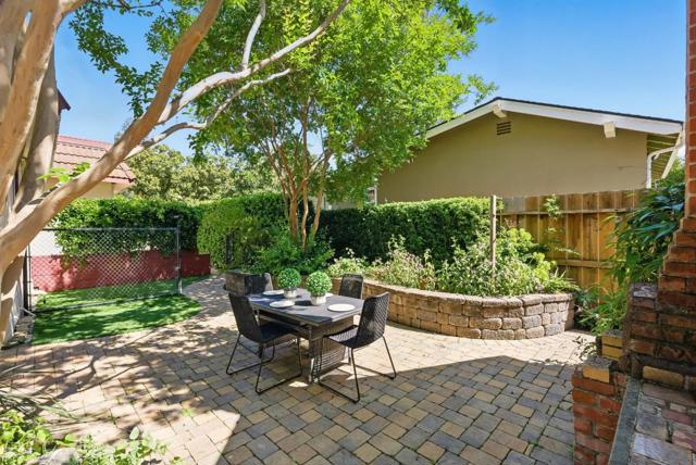 435 Edgewood Road, Redwood City CA: https://media.crmls.org/mediaz/4ddc4c33-96b7-4195-b654-f418074376c4.jpg