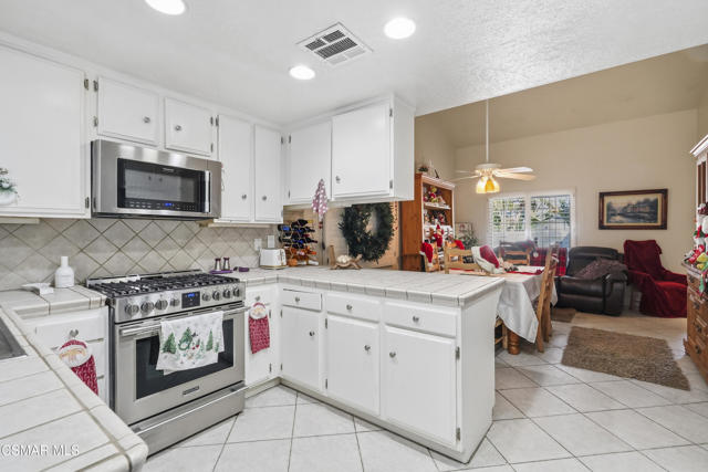 29148 Hillrise Drive, Agoura Hills CA: https://media.crmls.org/mediaz/4ddc4fae-cd74-4d87-be42-d2fb9ec8cdd3.jpg