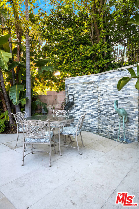 16601 Park Lane Circle, Los Angeles CA: https://media.crmls.org/mediaz/4ddc71b4-c027-4b17-b99d-cba51230c2c4.jpg