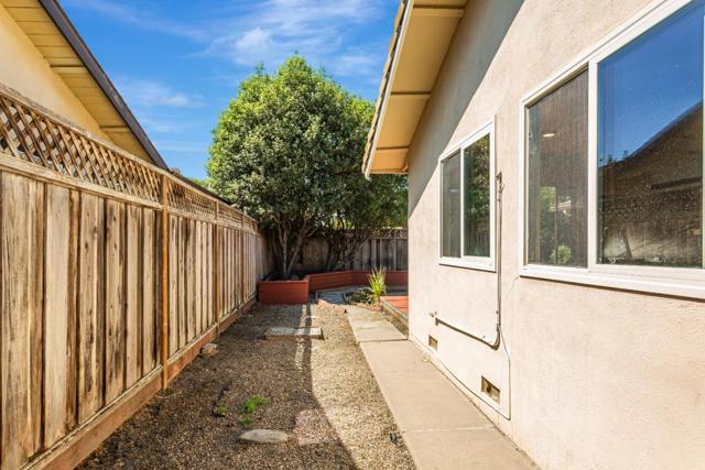 1223 La Canada Way, Salinas CA: https://media.crmls.org/mediaz/4ddc81c0-e3e5-4880-b9f5-9274706c529f.jpg