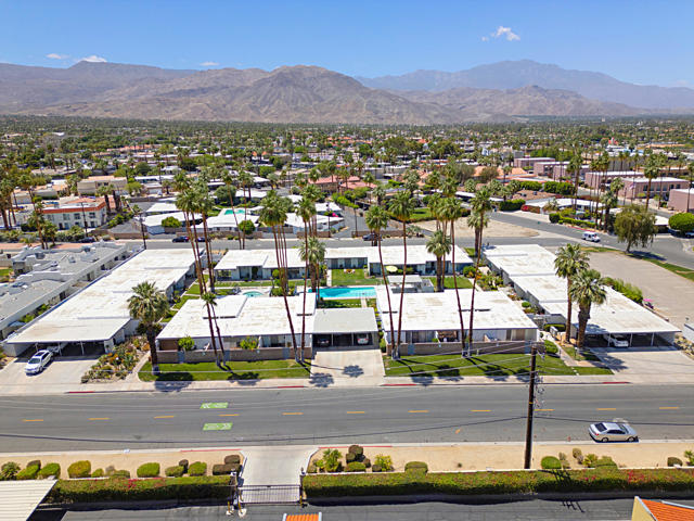 45301 Deep Canyon Road, Palm Desert CA: https://media.crmls.org/mediaz/4ddceda4-0938-468e-88e4-b9bb7ab3269d.jpg
