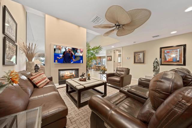 49 Camisa Lane, Palm Desert CA: https://media.crmls.org/mediaz/4ddd3a5e-c78a-4fbd-b324-0c805bd79143.jpg