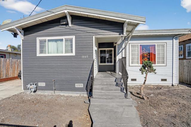 1045 72nd Avenue, Oakland CA: https://media.crmls.org/mediaz/4ddd47a9-1aed-49fe-8a64-e935ff2b769c.jpg