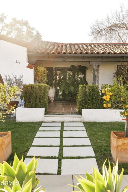 1241 Solita Road, Pasadena CA: https://media.crmls.org/mediaz/4ddd70a3-5da6-40b0-98ab-0a00222603ab.jpg