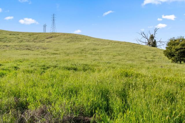 16453 Kings Canyon Court, Morgan Hill CA: https://media.crmls.org/mediaz/4dddaf36-82cb-42a8-a337-f06490ee3afc.jpg