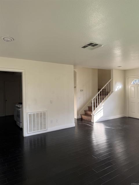 Detail Gallery Image 5 of 8 For 1096 Sumner Pl, El Cajon,  CA 92021 - 3 Beds | 2/1 Baths